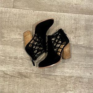 •Joe's• Black Heeled Booties•